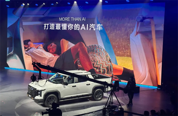 亮出改革創(chuàng)新“三套拳”：從“上汽之夜”看中國(guó)汽車的全球敘事