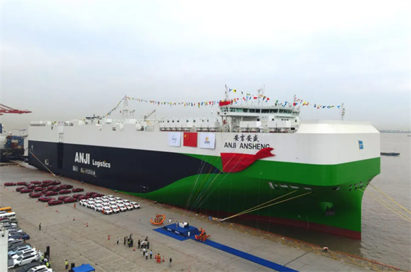 再刷紀(jì)錄！9500車位全球最大汽車運(yùn)輸船上海首航赴歐