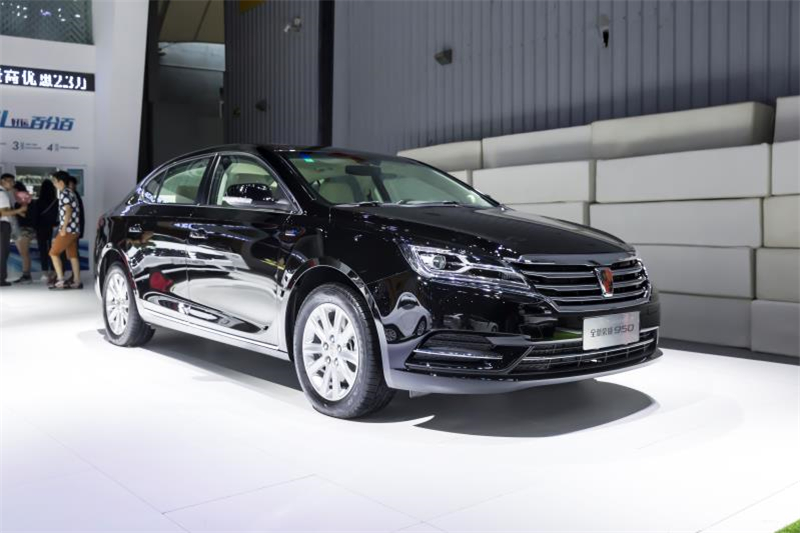 全新榮威950、榮威e950定義“高級(jí)轎車” 成都車展亮相售價(jià)16.88萬(wàn)起 互聯(lián)網(wǎng)汽車上市一周年 系統(tǒng)升級(jí)帶來(lái)顛覆式進(jìn)化