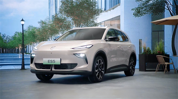 開創(chuàng)傳統(tǒng)車企先河，MG重新發(fā)布ES5，“領(lǐng)先一代、便宜一萬”重塑格局