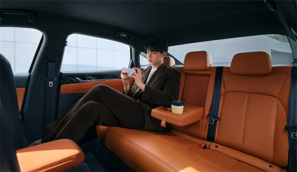 限時先享置換一口價！「10萬級600續(xù)航中級轎車」五菱星光2025款正式上市！