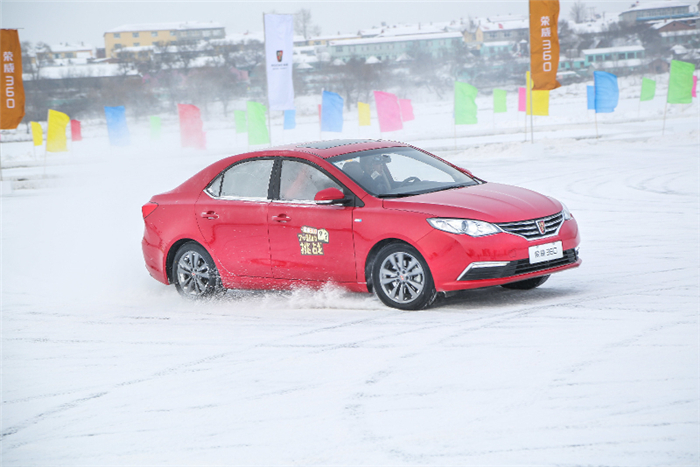 為正能量點贊！上汽乘用車獲2015中國品牌代表稱號